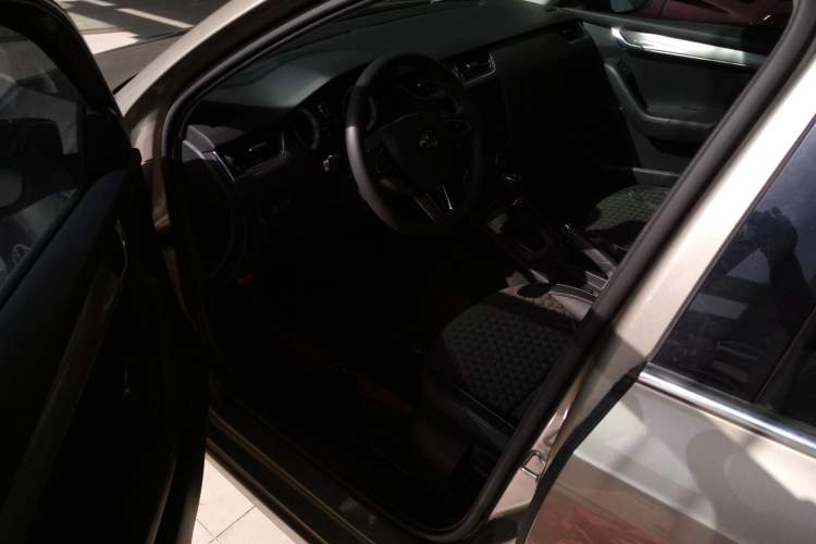 Used Skoda Octavia 2019 TSI230 DSG Smart & Comfort Edition China VI Standard
