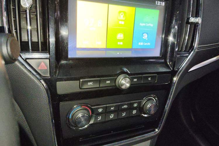 Used Roewe RX5 2016 Revised Version 20T Two-Wheel Drive Manual Transmission Luxury Edition