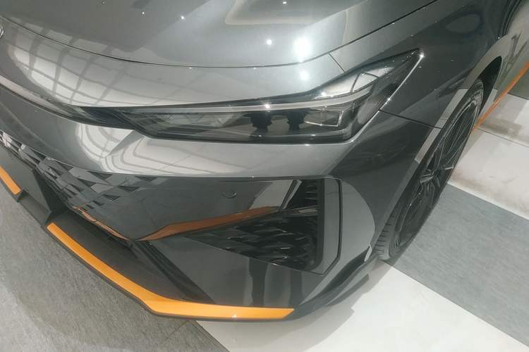 Used Changan UNI-V 2025 1.5T 500Bar Prestige Sporty Version
