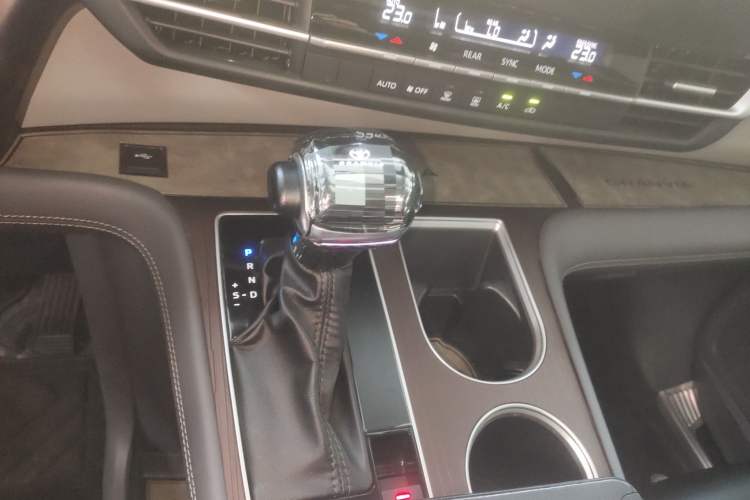 Used Toyota Granvia 2024 2.5L Hybrid Comfort Edition