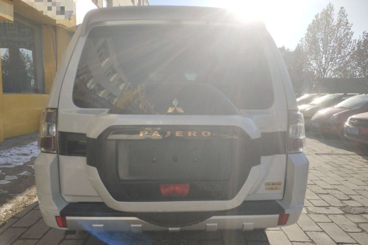 Used Mitsubishi Pajero 2018 V97 3.8L 5-Door GLS Sunroof Dual Differential – Middle East