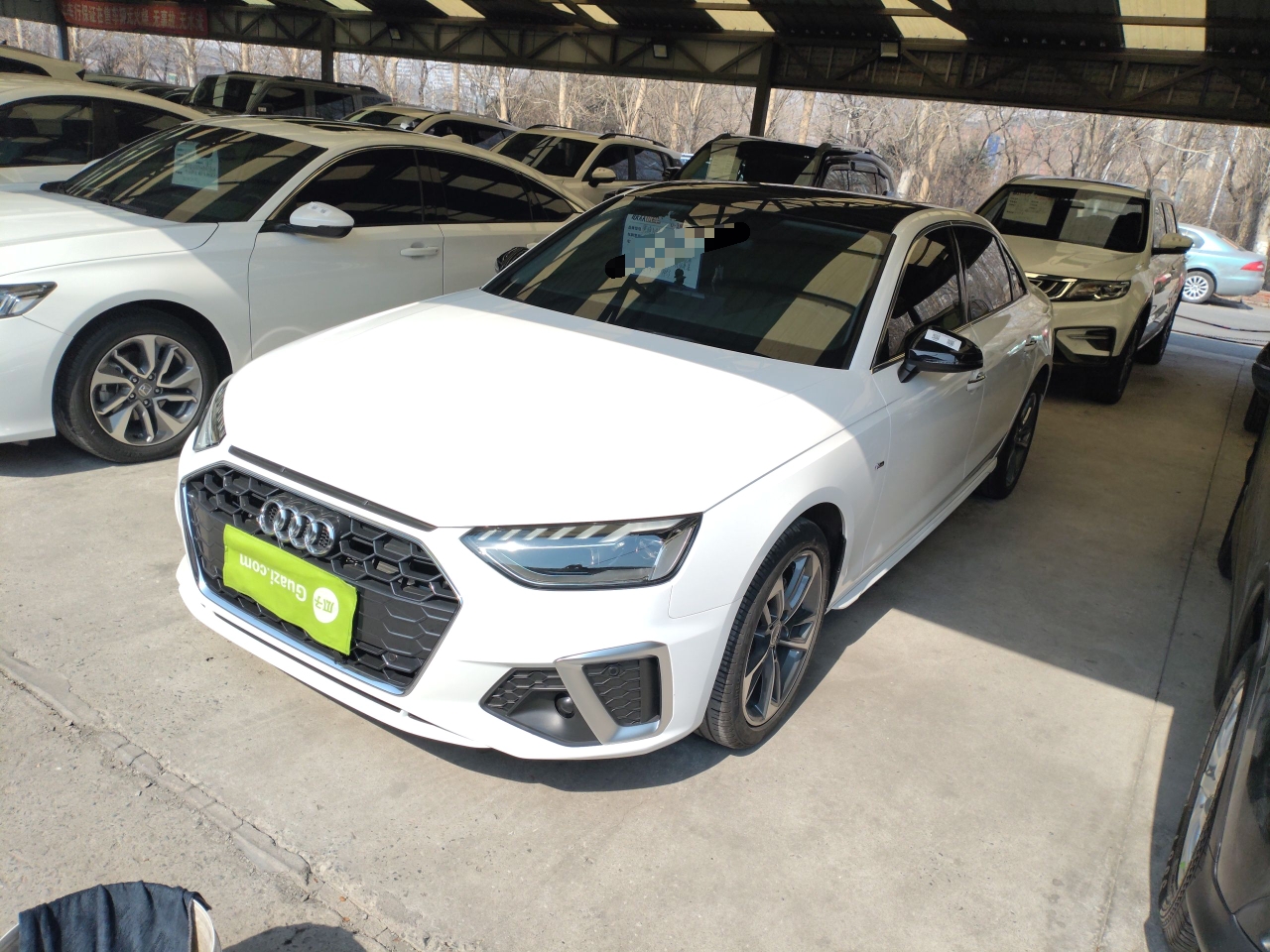 Под передней частью автомобиля