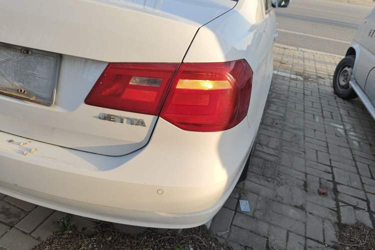 Used Volkswagen Jetta 2015 1.6L Manual Comfort Model Exterior 3