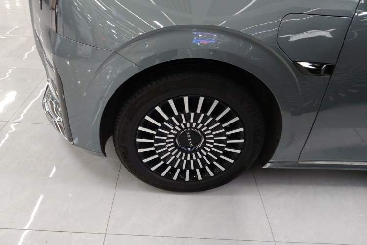 Used Zeekr 009 2024 7-Seater Walk-Through Version Four-Wheel Drive 108 kWh
