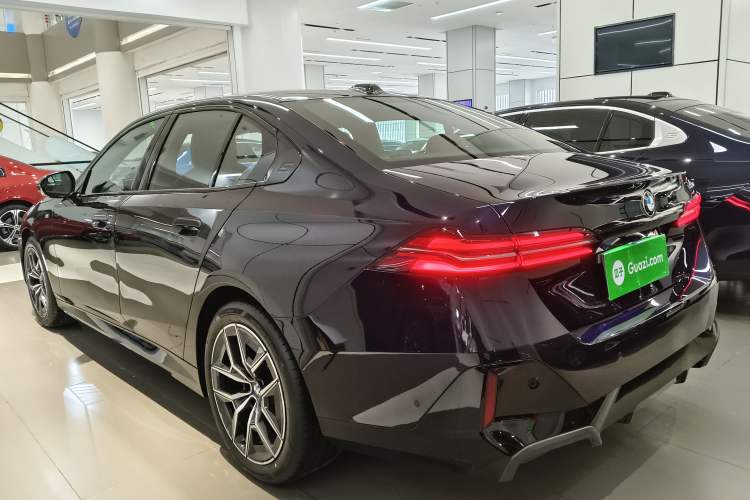 Used BMW 5 Series 2024 530i Leading Model M Sport Package