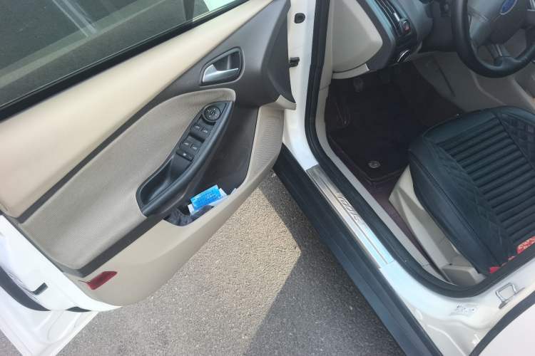 Used Ford Focus 2012 Sedan 1.6L Manual Comfort Model
