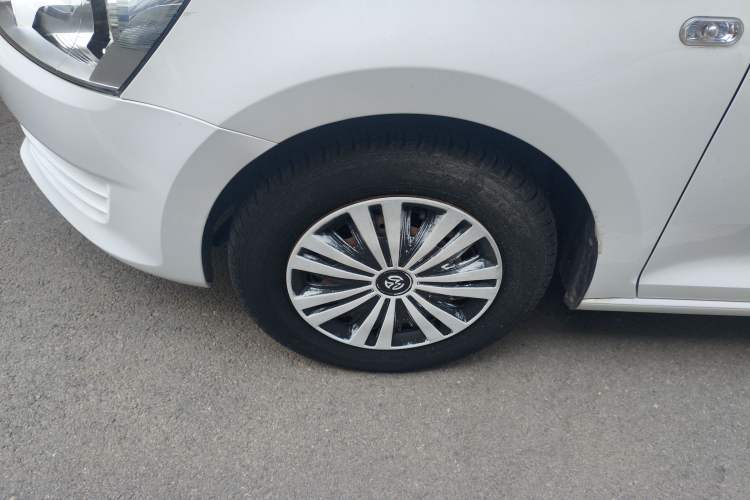 Used Volkswagen Santana 2015 1.6L Manual Fashion Edition Left Front Wheel Hub