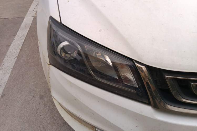 Used Geely Auto Emgrand 2017 Sedan Million Edition 1.5L Manual - Upward Version Right Front Headlight