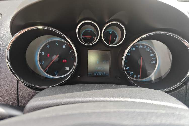 Used CHANGAN CS35 2015 1.6L Automatic Luxury Model China V Standard Instrument Cluster