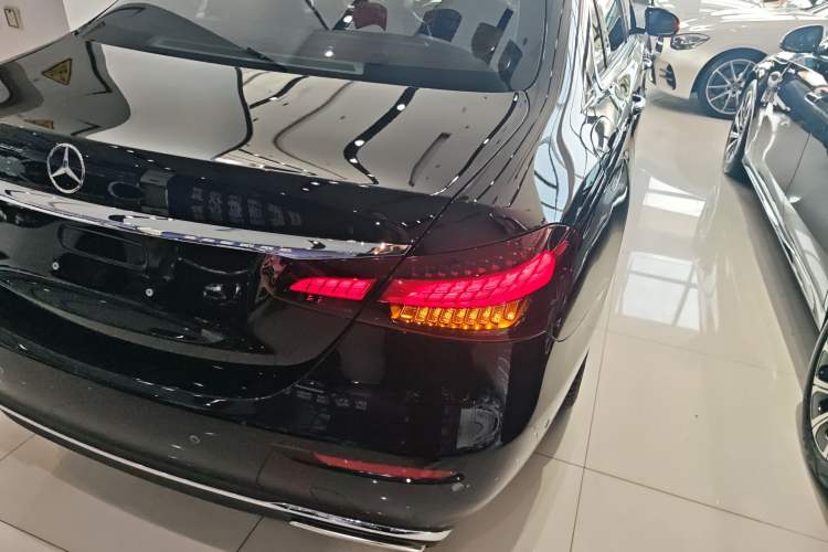 Used Mercedes-Benz E-Class 2023 Updated E 300 L Fashion Edition Right Rear Taillight
