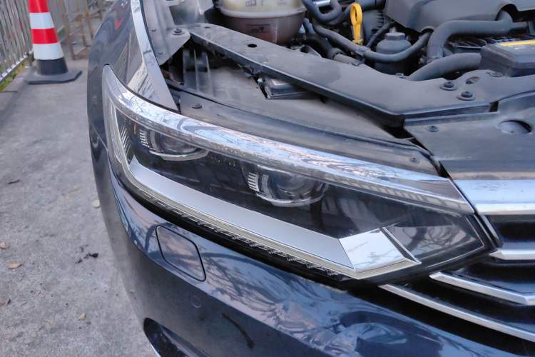 Used Volkswagen Magotan 2018 330TSI DSG Luxury Model Right Front Headlight