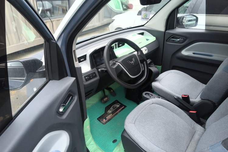 Used Wuling Hongguang MINIEV 2021 Macaron Fashion Edition Lithium-Ion Battery Driver Seat