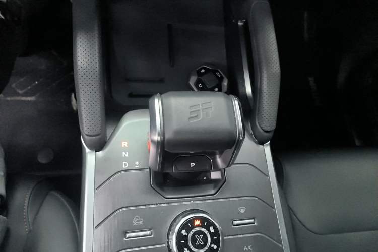 Used JETOUR Traveler 2023 2.0T All-Wheel-Drive CrossPRO Gear Lever