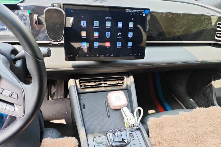 Used BYD Qin L 2025 DM-i Smart Drive 120KM Leading Model Audio And AC Panel