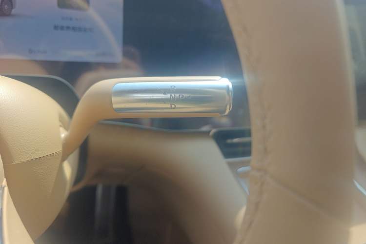 Used Hima AITO M8 2025 Extended-Range Max+ Version 53.4 kWh 6-Seater Edition Gear Lever