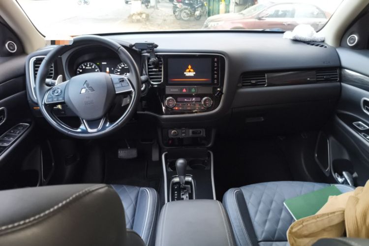 Used Mitsubishi Outlander 2020 2.4L 4x4 Zhi Xiang Edition 7-Seater
