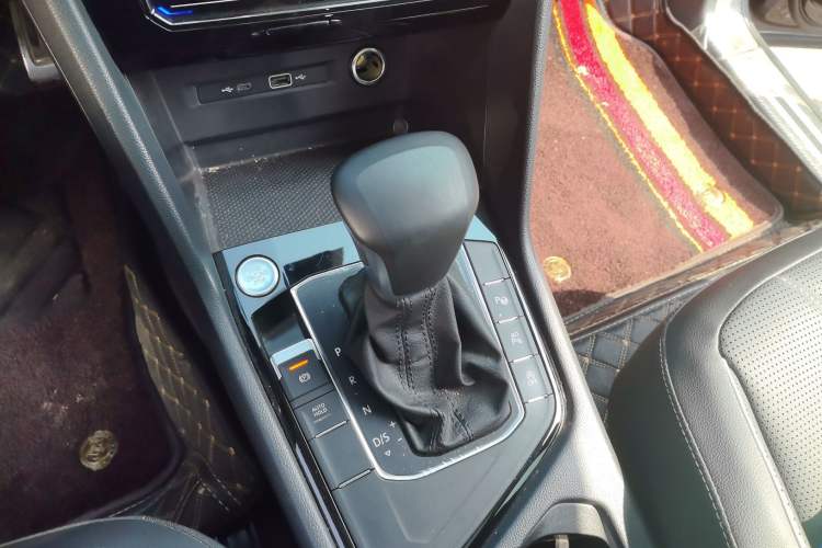 Used Volkswagen Tiguan L 2024 330TSI Automatic Two-Wheel Drive R-Line Enhanced Edition Gear Lever