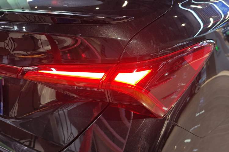 Used Toyota Avalon 2019 2.5L Ambition Version China VI Standard Right Rear Taillight