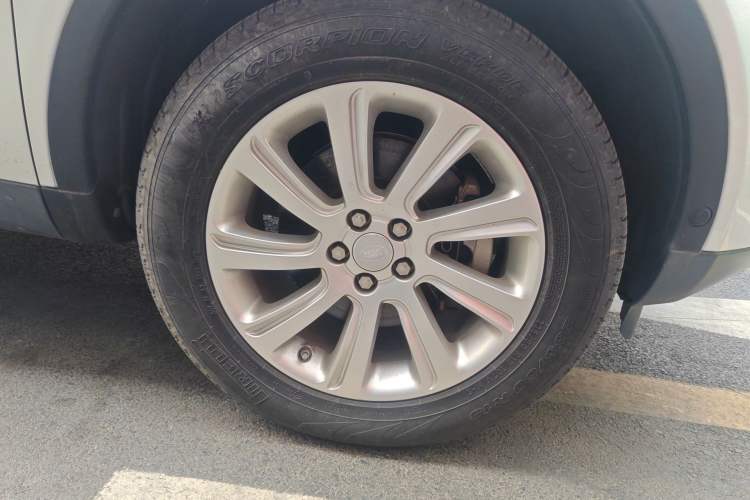 Used Land Rover Discovery Sport 2018 240 PS SE Version Right Front Wheel Hub