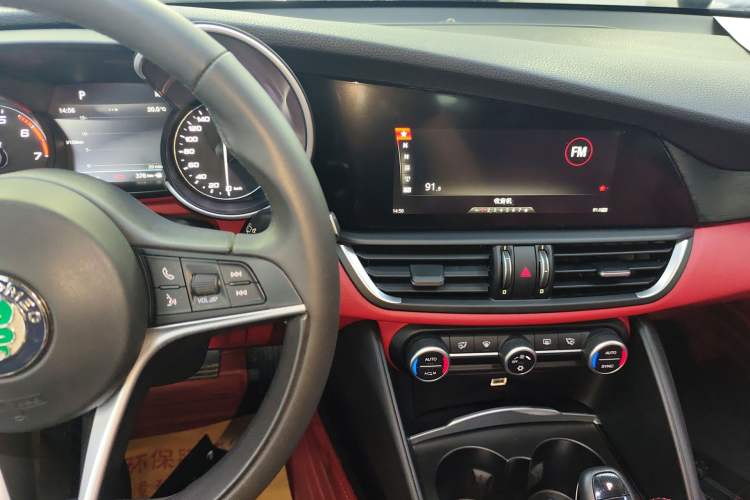 Used Alfa Romeo Giulia 2017 2.0T 200HP Luxury Edition
