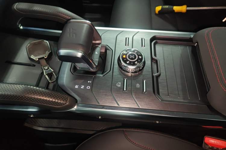 Used JETOUR Traveler 2023 2.0T All-Wheel-Drive CrossPRO Gear Lever