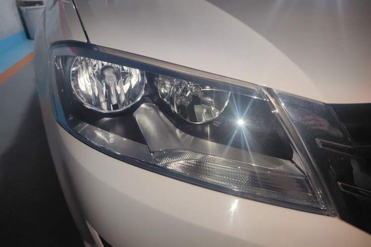 Used Volkswagen Lavida 2013 Revised Version 1.4 TSI DSG Comfort Edition Right Front Headlight