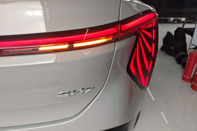 Used Hongqi EH7 2025 640 All-Wheel Drive Smart Selection Edition Exterior 3