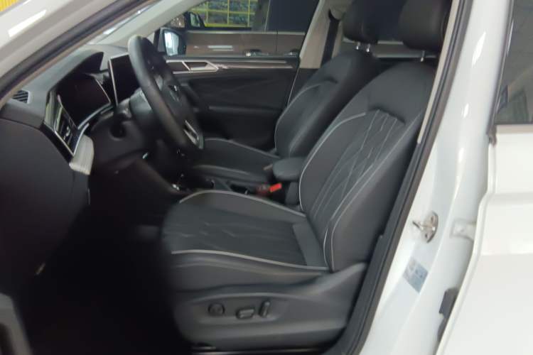 Used Volkswagen Tiguan L 2023 330TSI Automatic Two-Wheel Drive R-Line Enjoyment Edition