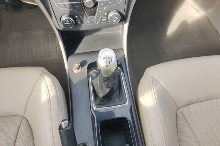 Used Bestune B50 2013 1.6L manual luxury version
