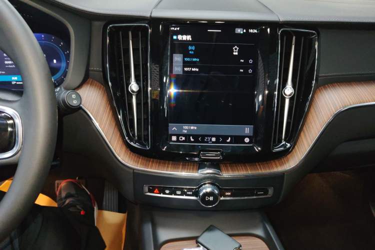 Used Volvo XC60 2024 B5 4x4 Smart Luxury Edition