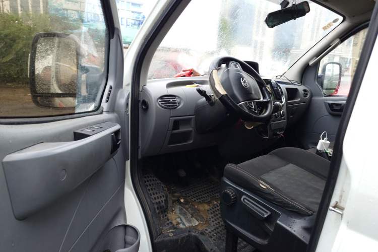 Used SAIC MAXUS Xintu V80 2021 2.0T Manual Classic Aoyuntong Long Wheelbase Mid-Roof 6/7/8/9-Seater
