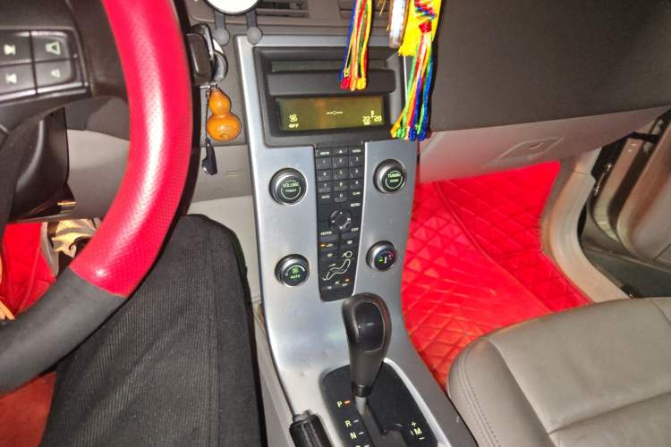 Used Volvo S40 2010 2.0L Automatic ZhiShang Edition Audio And AC Panel