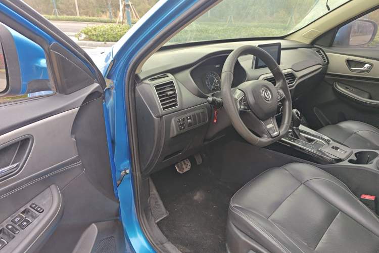 Used Dongfeng Fengon S560 2018 1.8L CVT Elite Model 7 Seats Driver Seat