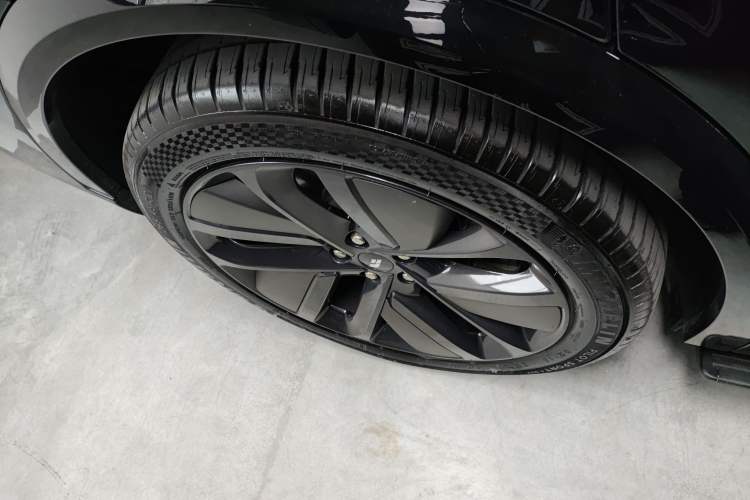 Used Li Auto L9 2024 Ultra Model Right Rear Wheel Hub