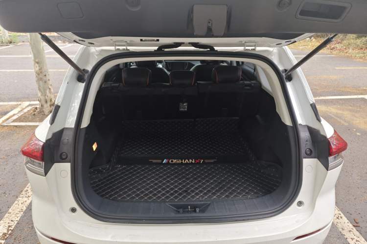 Used CHANGAN OSHAN X7 2020 1.5T Automatic Elite Edition Trunk