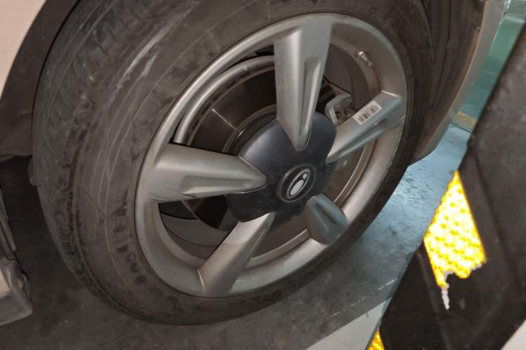 Used ORA Good Cat 2022 400km Standard Range Premium Version Lithium Iron Phosphate Right Front Wheel Hub