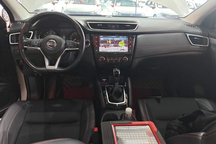 Used Nissan Qashqai 2019 2.0L CVT Luxury Edition Center Console