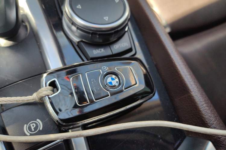 Used BMW 5 Series GT 2015 528i Luxury Edition Vehicle Key