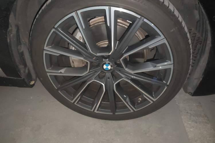 Used BMW 7 Series 2021 740Li xDrive Executive M Sport Package Right Front Wheel Hub