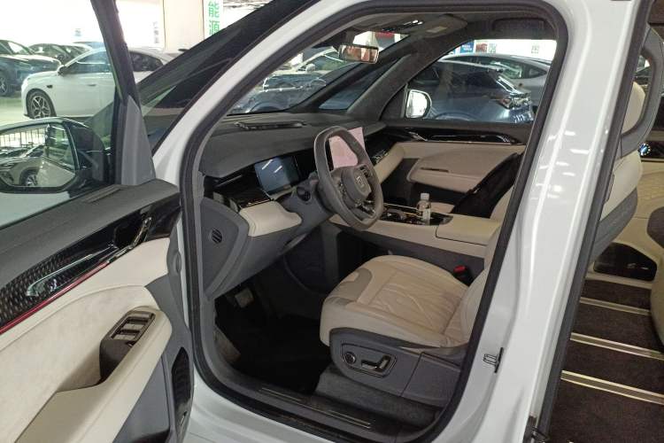 Used Zeekr 009 2024 Six-Seat Executive Version 4WD 108 kWh Interior 3