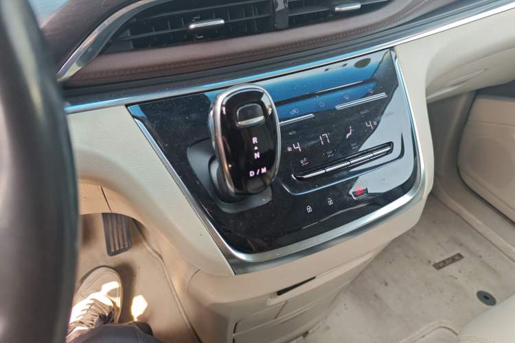 Used Buick GL8 2020 Land Business Class 652T Luxury Model Gear Lever