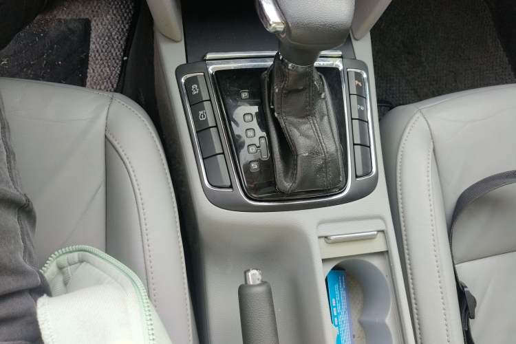 Used Skoda Superb 2012 1.8TSI Automatic Elegant Edition Gear Lever