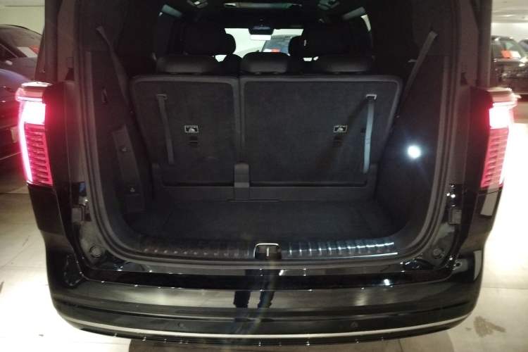 Used Zeekr 009 2024 7-Seater Aisle Version 108 kWh
