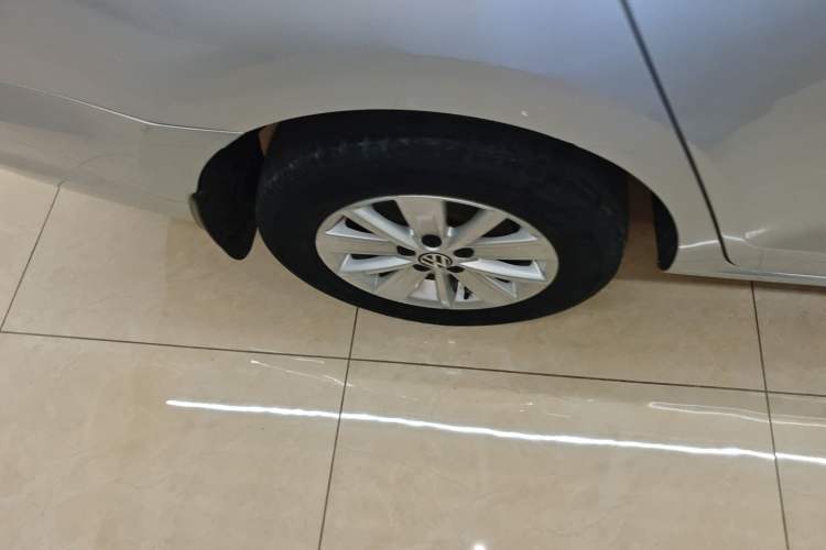 Used Volkswagen Jetta 2015 Zhuihui Edition 1.4L Manual Fashion Model Right Rear Wheel Hub