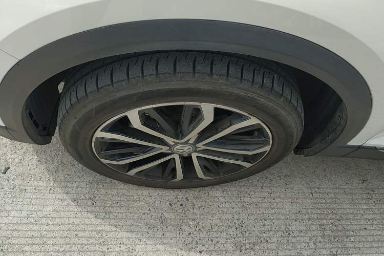 Used Volkswagen T-ROC 2018 280TSI DSG Two-Wheel-Drive Luxury Version China V Emission Standard Exterior 1