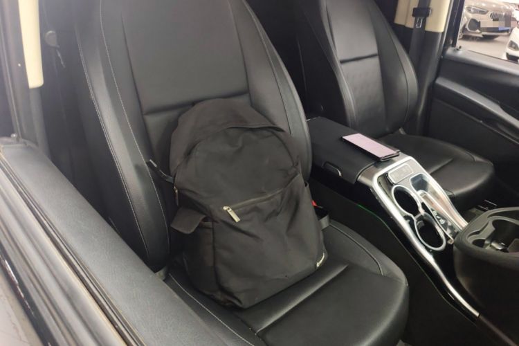 Used Mercedes-Benz Vito 2021 2.0T Elite Version 7 Seats Right Front Seat