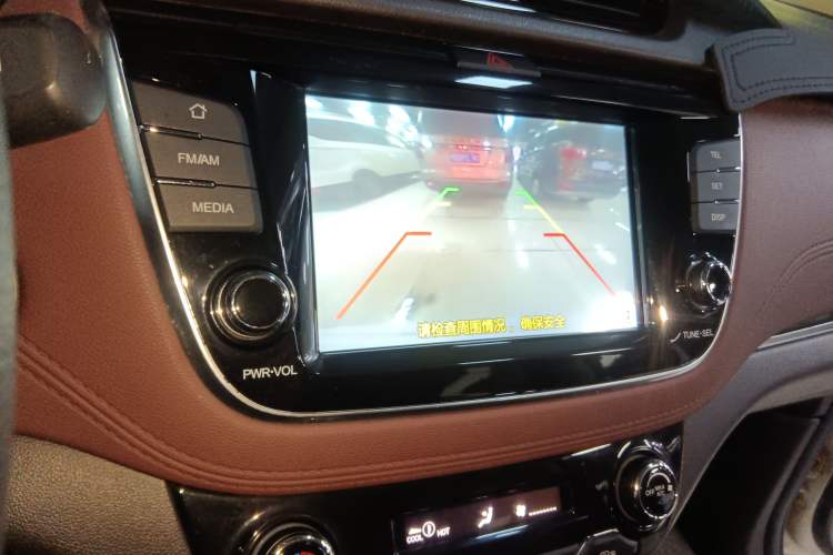 Used Changan Lingxuan 2017 1.5T Manual Joyful & Happy Model
