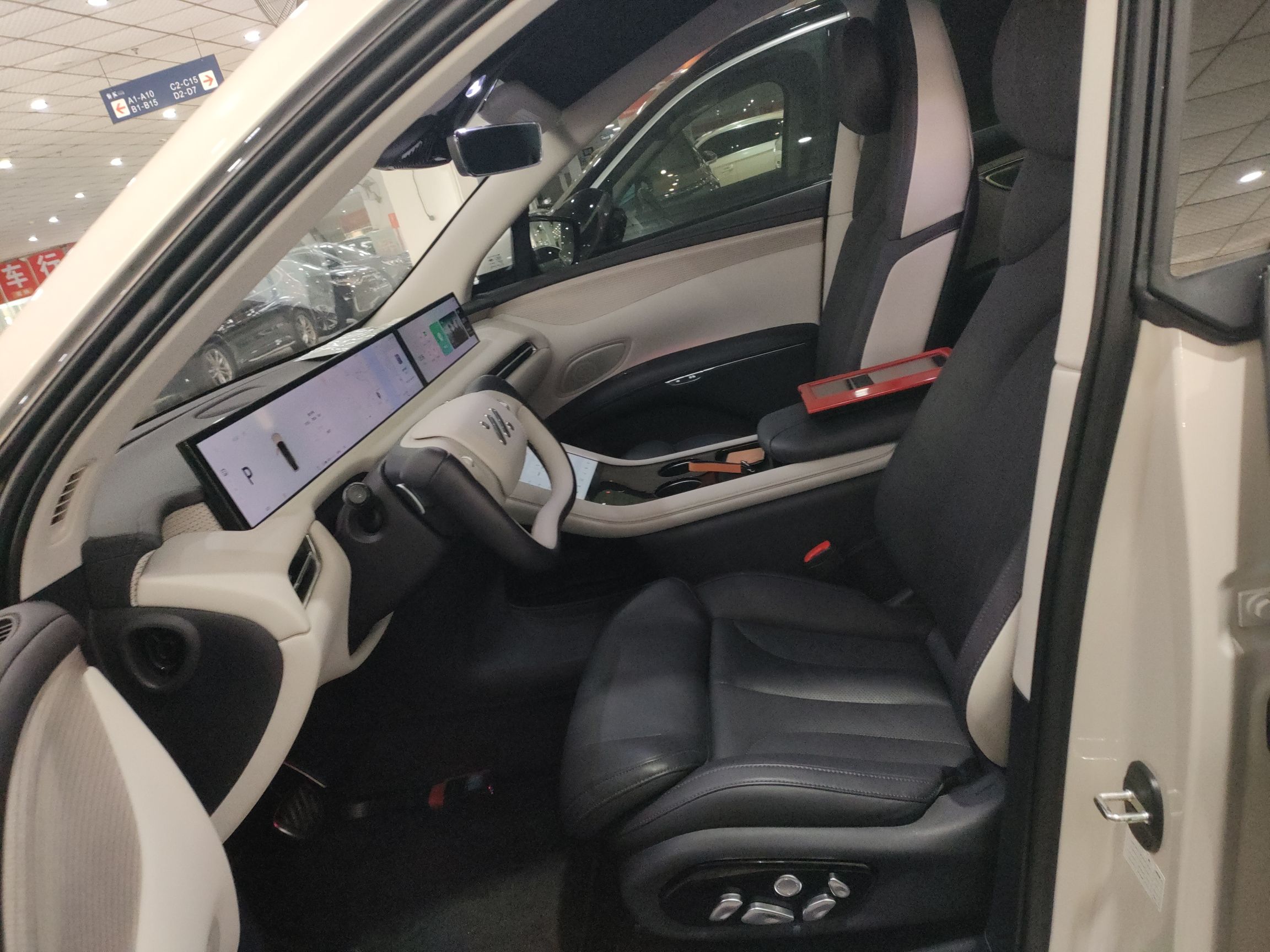 Переднее сиденье в автомобиле