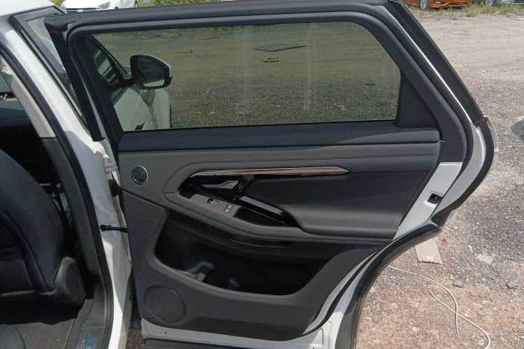 Used Land Rover Range Evoque 2022 Aurora L 249 PS R-Dynamic Luxury Edition Interior 6