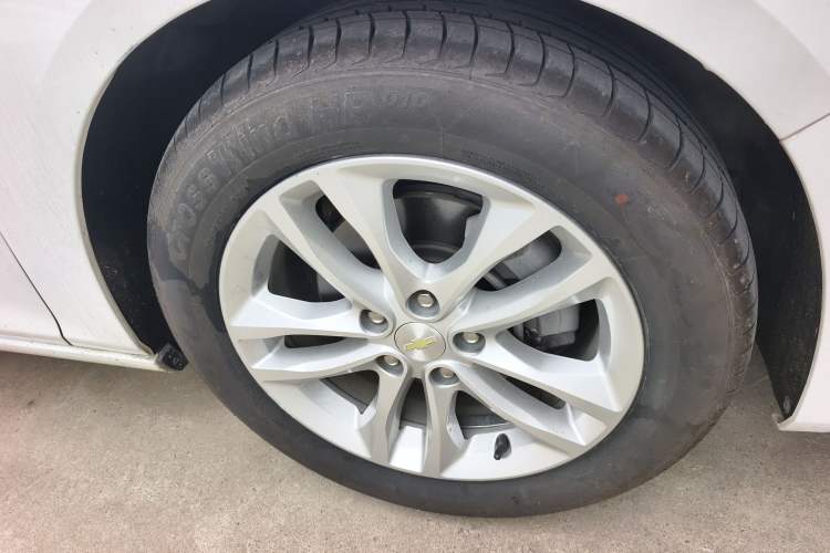 Used Chevrolet Malibu XL 2017 1.5T Automatic Ruichi Edition Right Front Wheel Hub